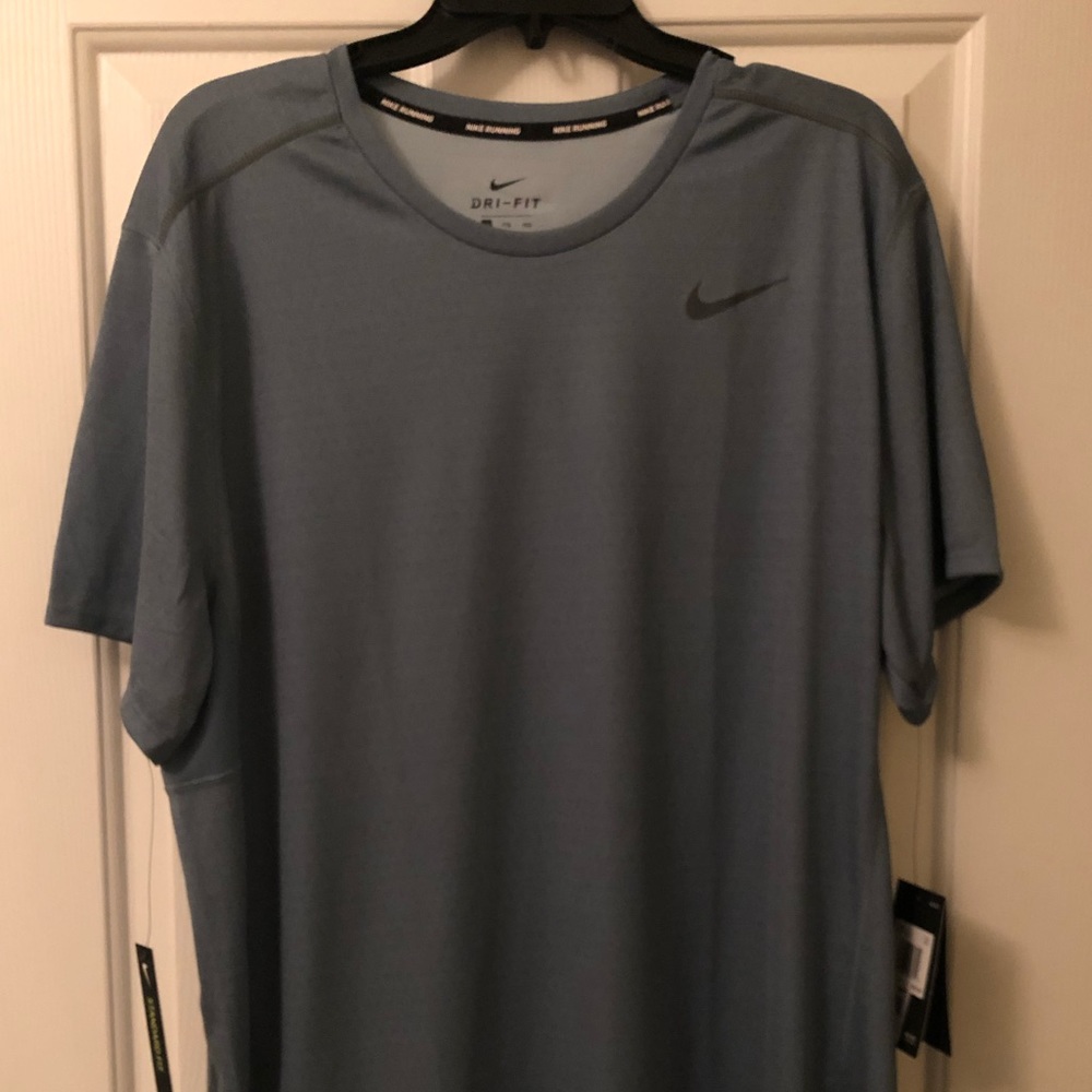 NEW WITH TAGS MENS SHIRT  NIKE